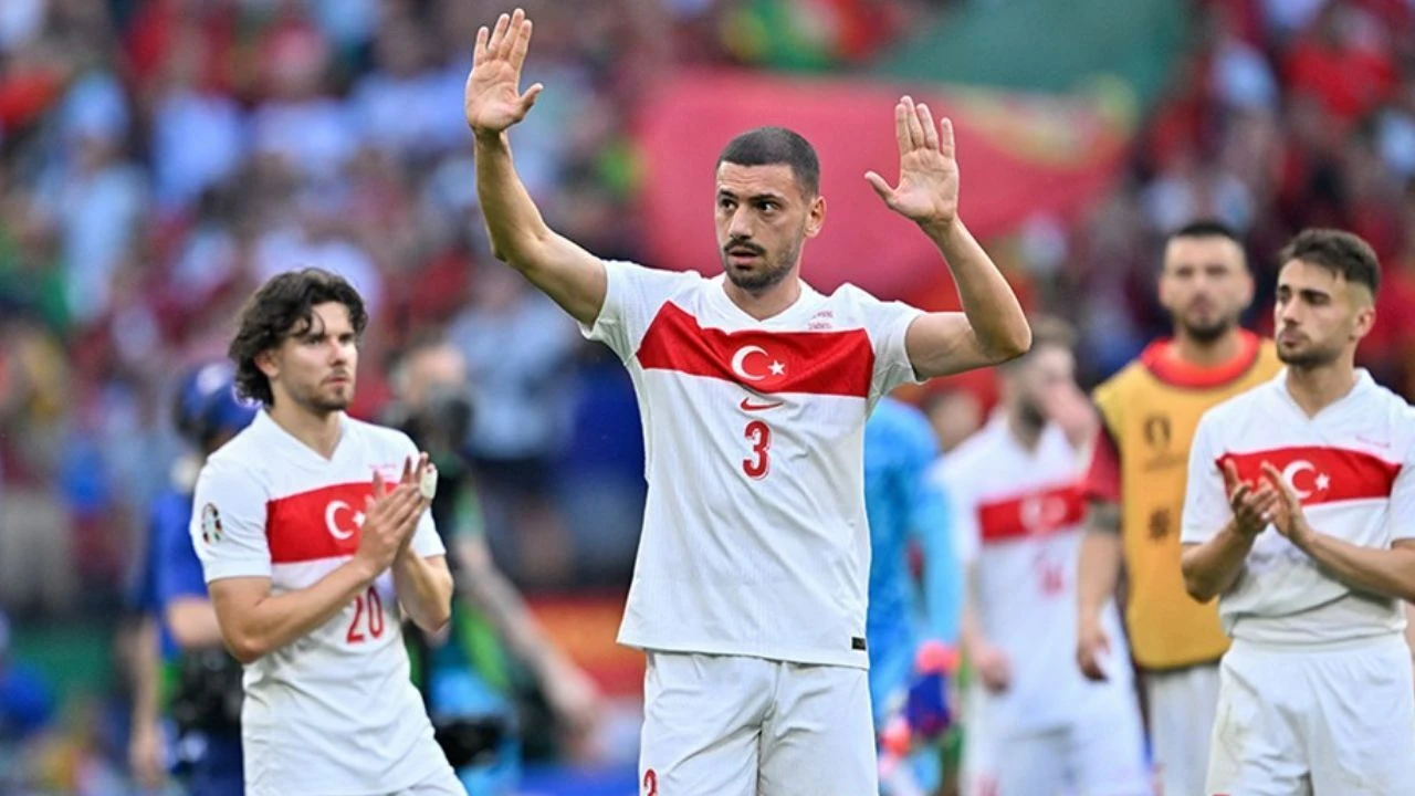 UEFA tarafından Merih Demiral'a maç sonu yaptığı bozkurt işareti nedeniyle soruşturma başlatıldı - 2. Resim