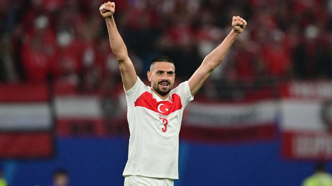 UEFA tarafından Merih Demiral'a maç sonu yaptığı bozkurt işareti nedeniyle soruşturma başlatıldı - 3. Resim