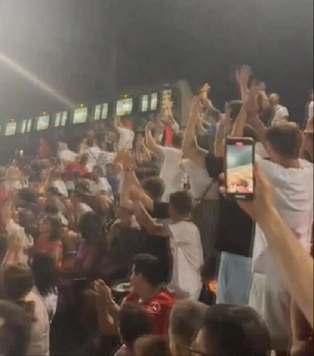 Yok böyle heyecan! Marmaray bile milli maçı izlemek için durdu - 2. Resim