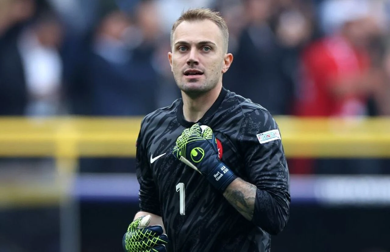 Avusturya maçının kahramanı Mert Günok'tan taraftarlara övgü: