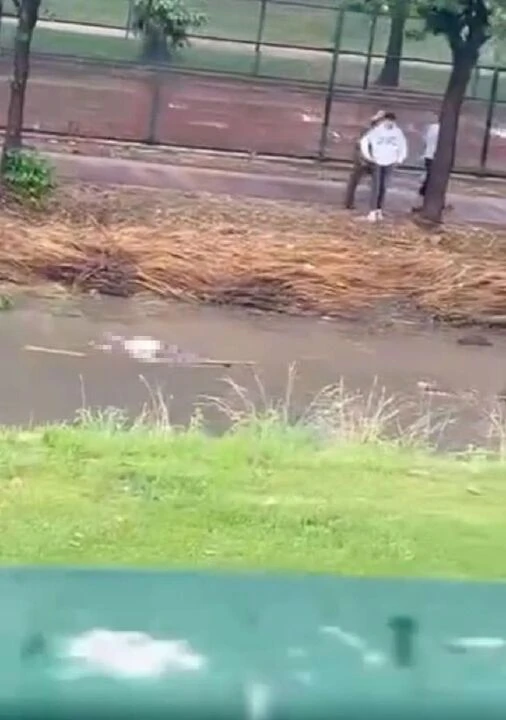 Bursa'da sağanak yağış hayatı felç etti! Metroyu su bastı yollar göle döndü