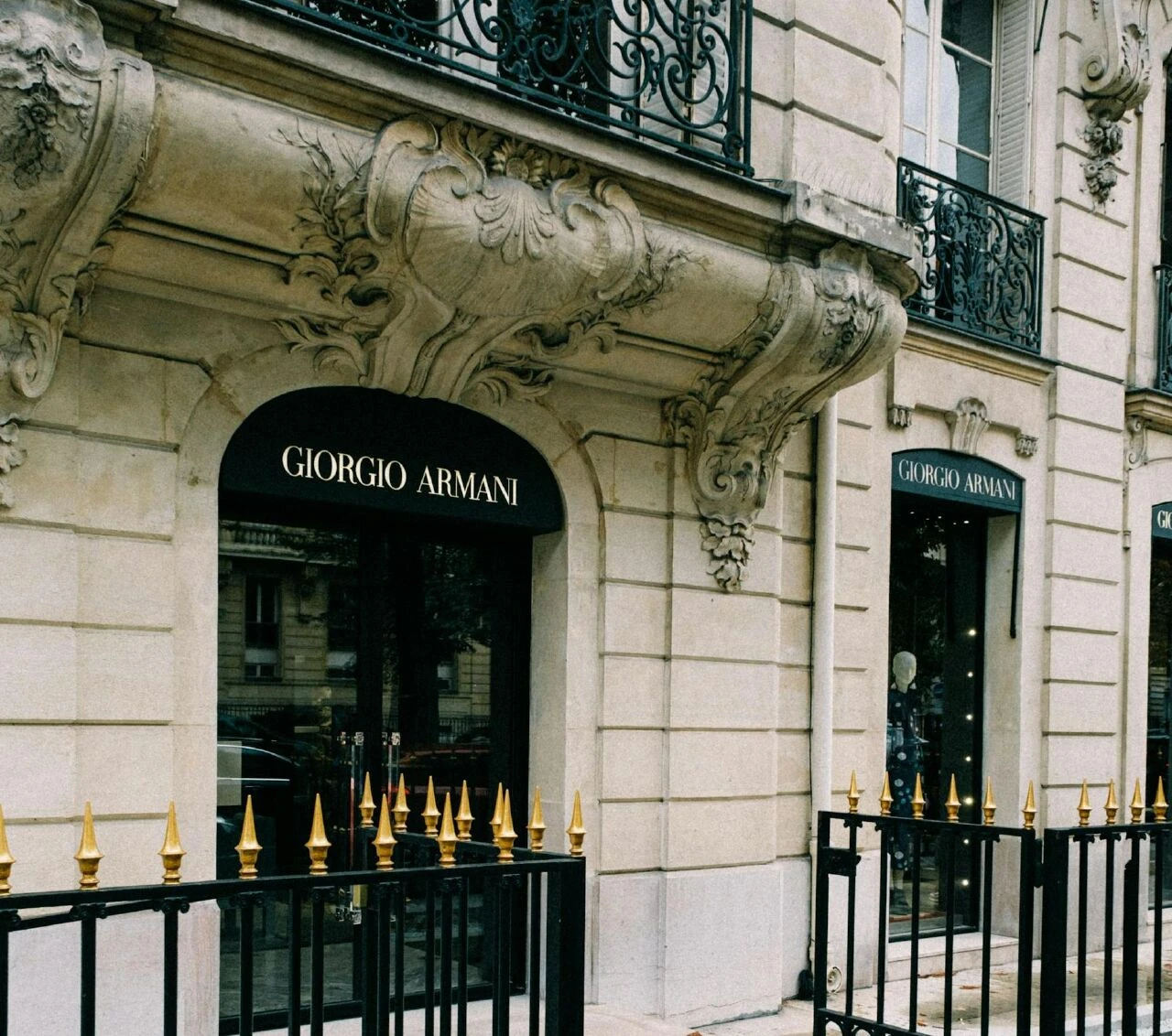 Fransız moda devi Dior'dan büyük skandal! 1800 liraya üretip 91 bin liraya satıyor