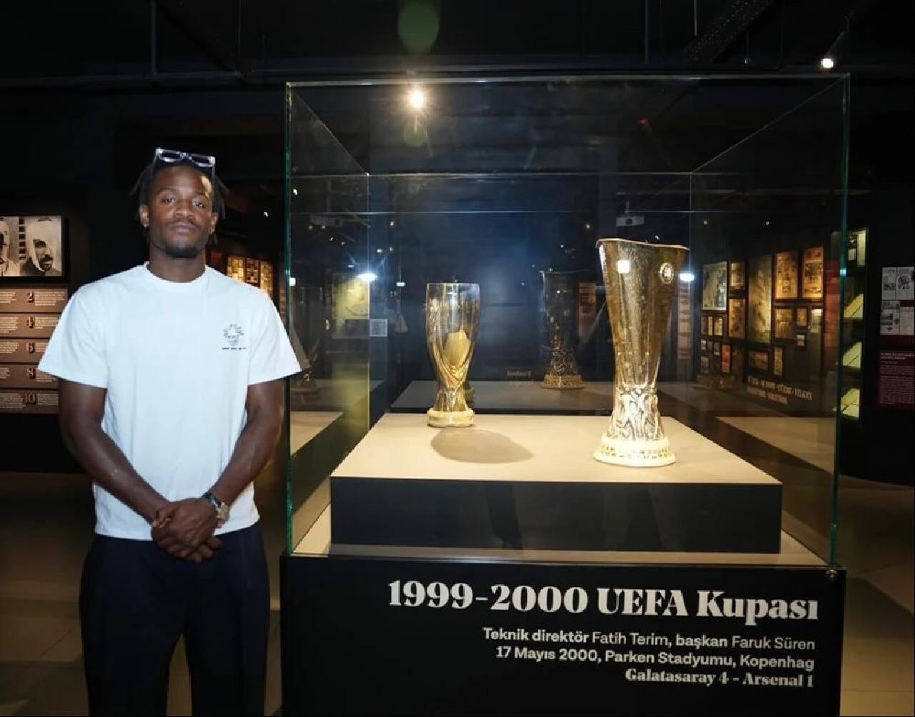 Galatasaray'da transfer olan Michy Batshuayi tarihe geçti: Üç büyüklerde forma giyen ilk yabancı - 1. Resim