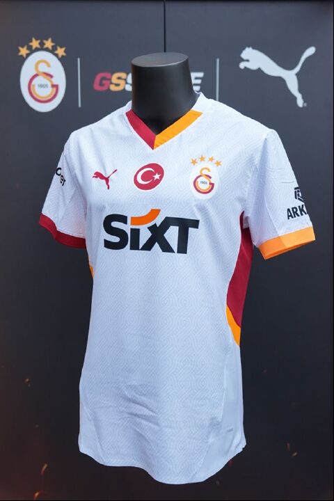 Galatasaray’ın yeni sezonda giyeceği 3 forma tanıtıldı: Fiyatı belli oldu! - 4. Resim