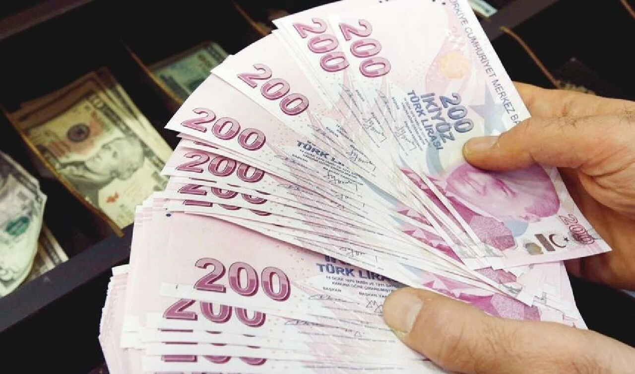 Memur maaş farklarının yatacağı gün netleşti! Zamlı maaşlar o tarihte hesaba geçecek