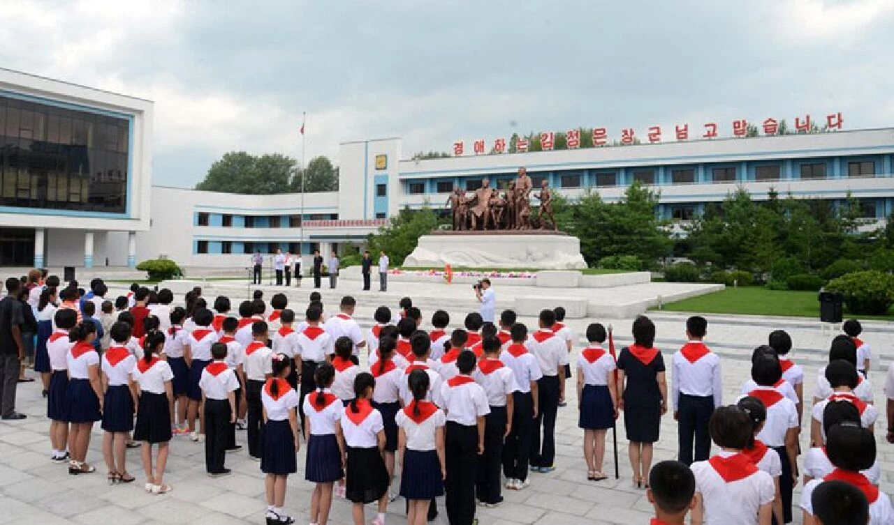 Rus ebeveynleri Kuzey Kore endişesi sardı! Putin kampa gönderecek - 1. Resim