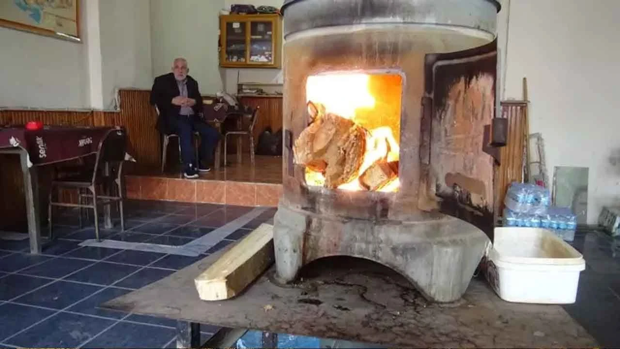 Sobalar yakıldı, kombiler açıldı... 81 il sıcaktan kavrulurken onlar üşüyor