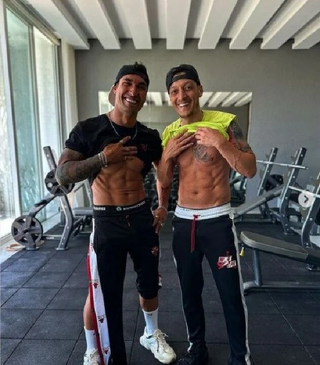 Bild yine provoke etti! Merih Demiral'ın ardından bu kez Mesut Özil hedefte - 2. Resim