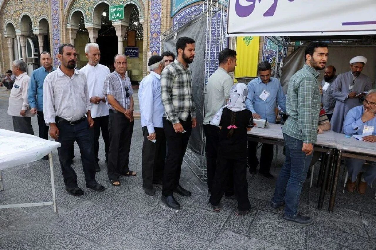 İran seçimlerinde ikinci tur! Mesud Pezeşkiyan ile Said Celili yarışıyor - 2. Resim