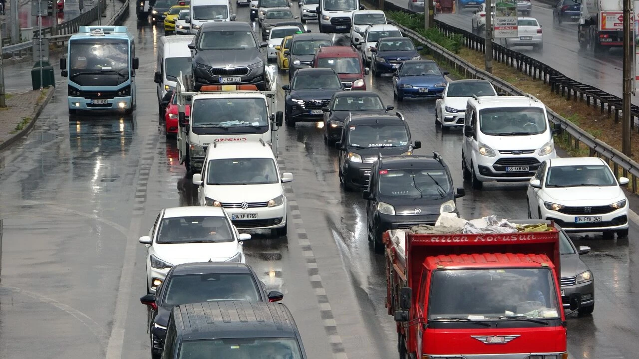 Meteoroloji uyarmıştı! İstanbul'da birçok noktada sağanak yağış başladı - 1. Resim