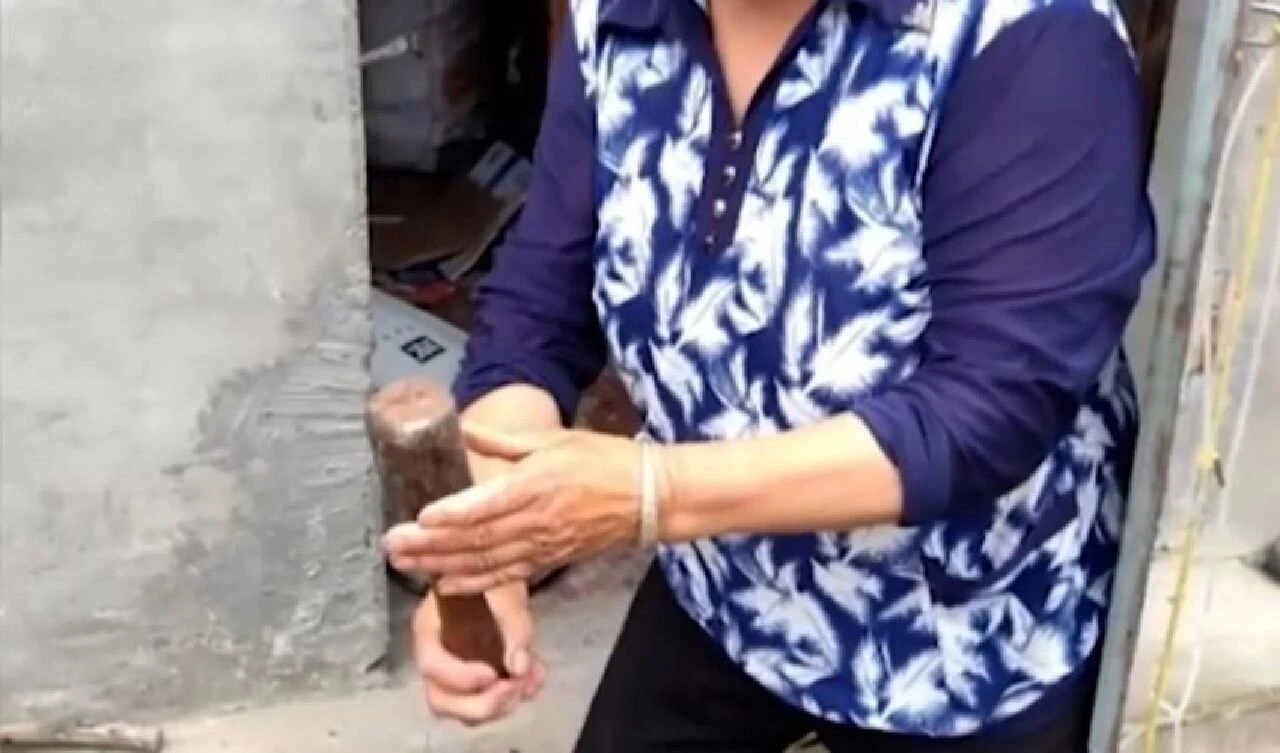 Onlarca yıl çekiç olarak kullandı! Gerçeği öğrendiğinde şoke oldu - 1. Resim
