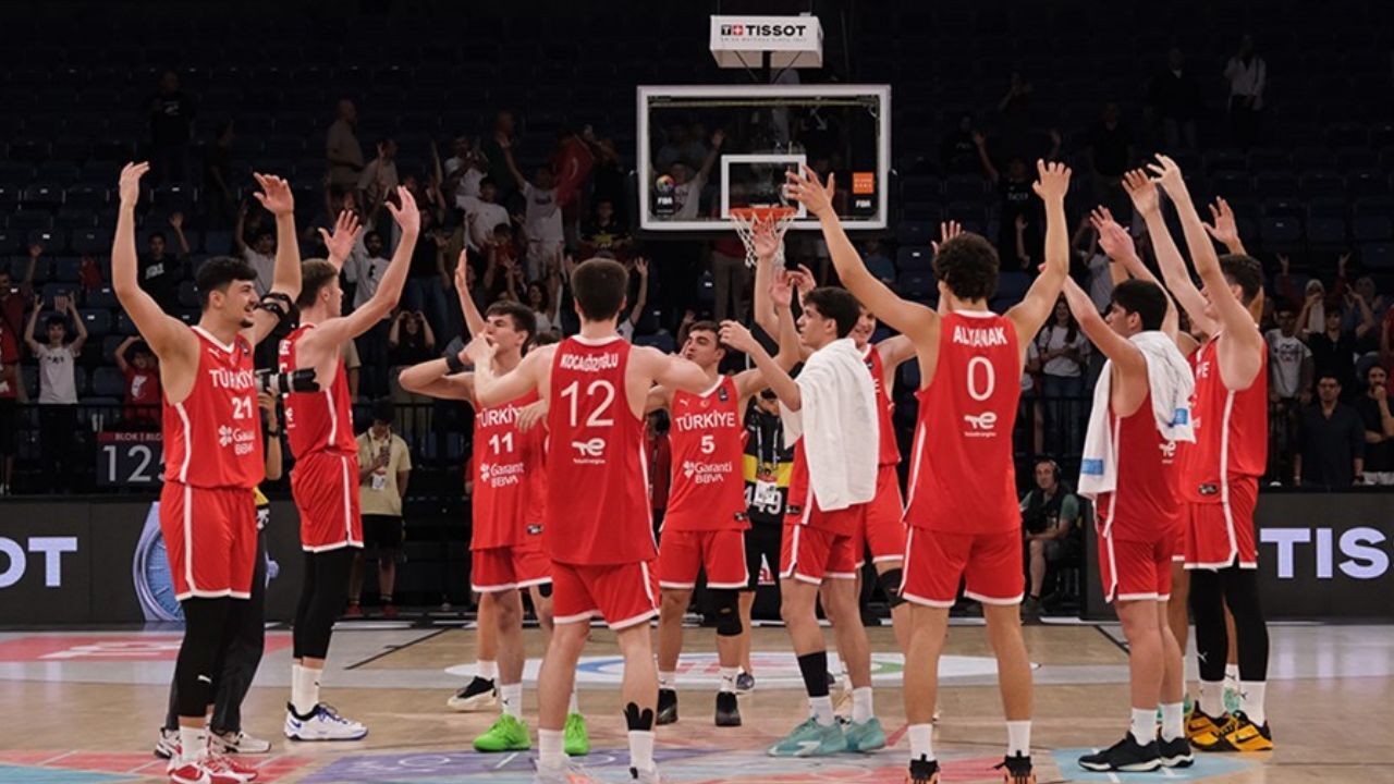 U17 Türkiye Basketbol takımımız İspanya&#039;yı turnuva dışında bırakarak adını yarı finale yazdırdı!