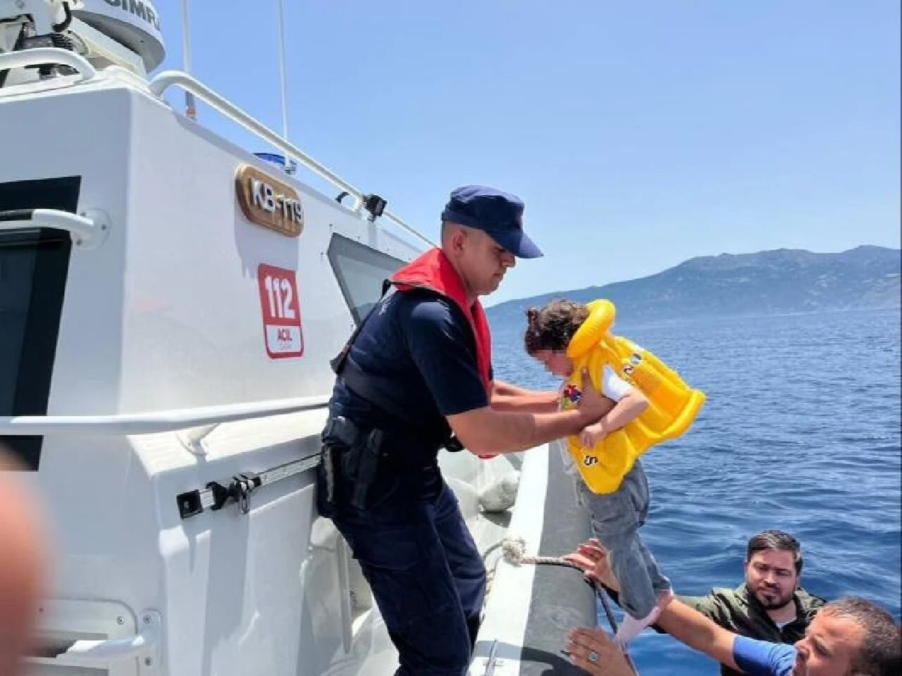 Yunan vicdansızlığı! Göçmenleri denizin ortasında ölüme terk ettiler - 2. Resim