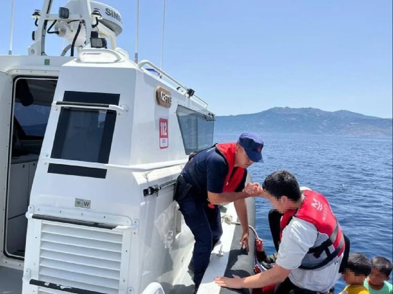 Yunan vicdansızlığı! Göçmenleri denizin ortasında ölüme terk ettiler - 1. Resim