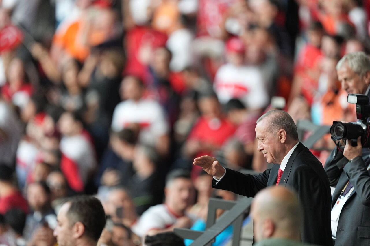 A Milli Takım'a tam destek! Berlin'de yer gök kırmızı: Cumhurbaşkanı Erdoğan maçı izlemek için stada geldi - 1. Resim