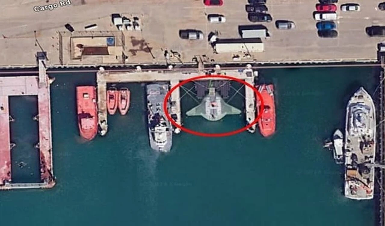 ABD'nin gizli silahı 'Hayalet Vatoz' Google Haritalar'da görüldü! Donanma hemen devreye girdi - 1. Resim