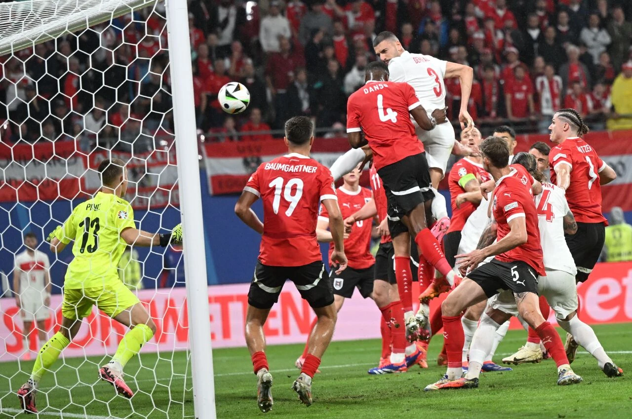 Devlet Bahçeli'den ilgili adrese ince mesaj! UEFA'nın tuzağına düşmemeliyiz, tüm Türkiye Hollanda maçına kilitlendi - 3. Resim