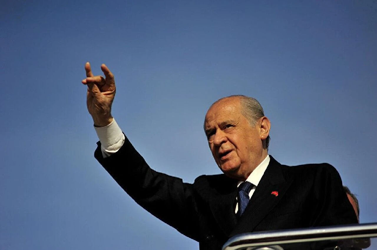 Devlet Bahçeli'den ilgili adrese ince mesaj! UEFA'nın tuzağına düşmemeliyiz, tüm Türkiye Hollanda maçına kilitlendi - 4. Resim