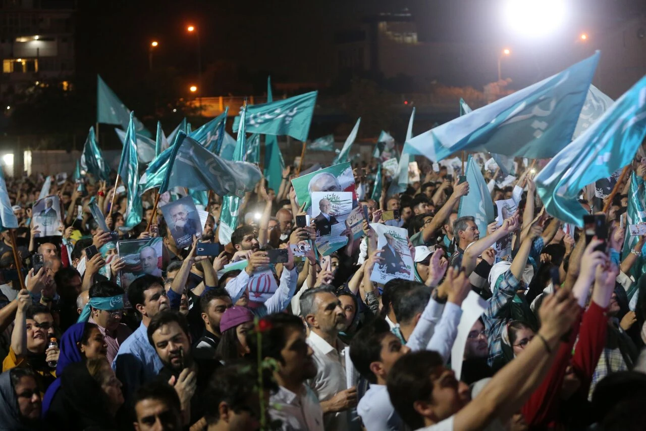 Dünyada ezberlenmiş siyasi düzen değişti! İngiltere, İran, Fransa ve ABD'deki 2024 yılı seçimlerinde devrim oldu