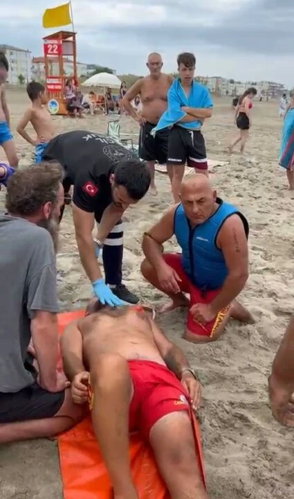 Karasu'da boğulma vakasına giden cankurtaranlar suda ters döndü! - 1. Resim