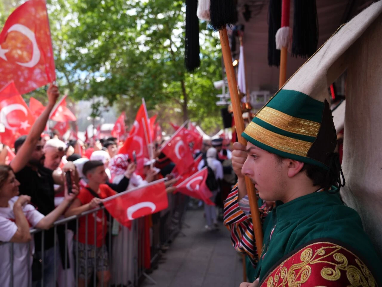 Milli Takım'a tam destek! Berlin'de yer gök kırmızı: Cumhurbaşkanı Erdoğan Almanya'ya hareket etti - 3. Resim