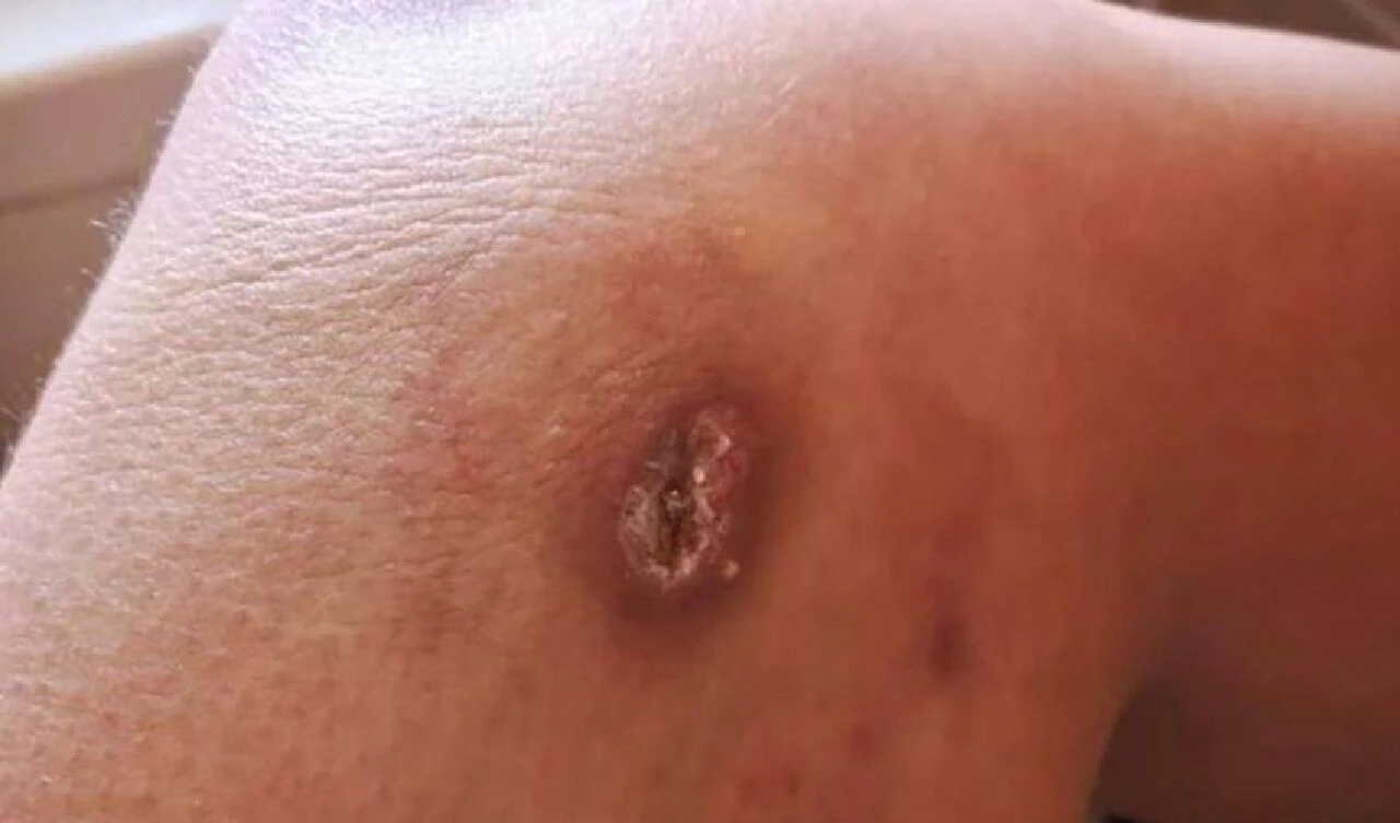 Telefonunu şarja takıp yanına aldı, uyandığında gözlerine inanamadı! Sosyal medya bu görüntüyü konuşuyor - 2. Resim