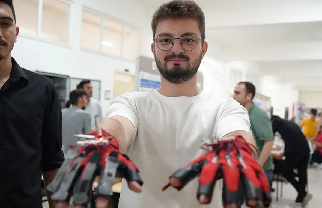 Üniversite öğrencileri geliştirdi: İşaret dili mobil uygulama ile metne dönüşüyor - 1. Resim