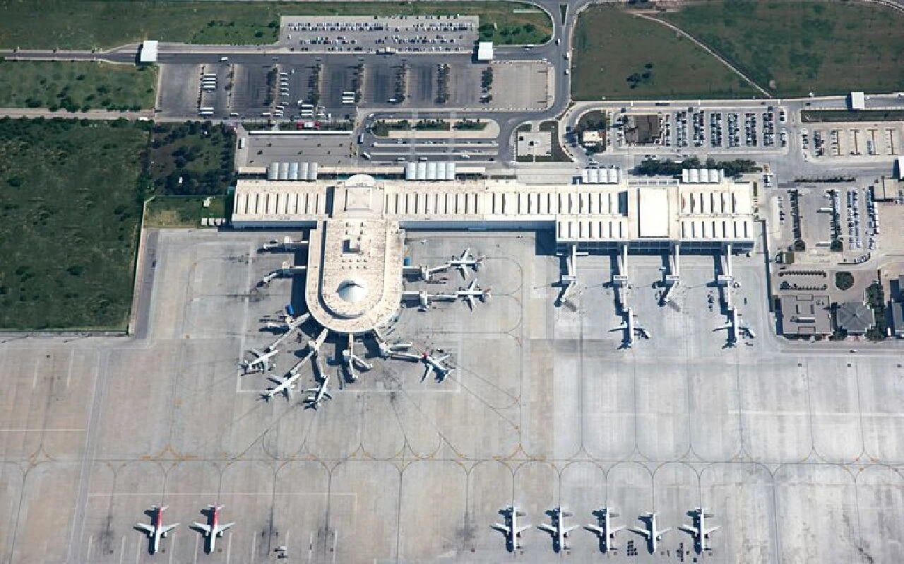 Antalya Havalimanı yeni bir rekora imza attı! 1179 uçaklık trafik - 1. Resim