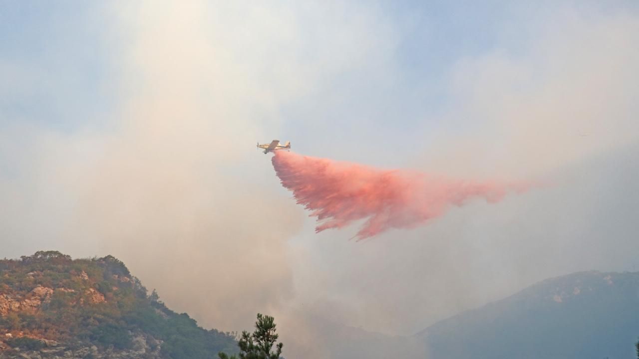 Antalya'da korkutan yangın! Çok sayıda hava aracı müdahale ediyor - 1. Resim