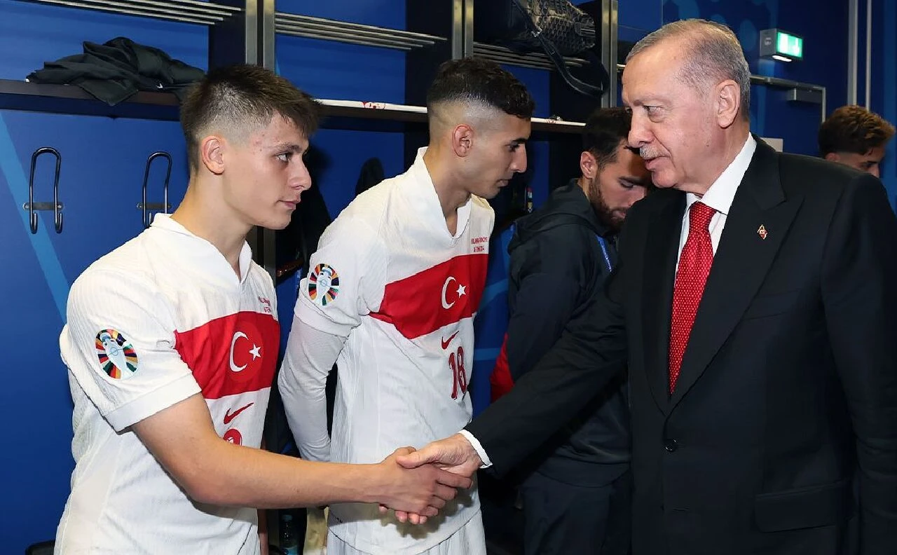 Cumhurbaşkanı Erdoğan'dan UEFA'nın Merih Demiral'a verdiği cezaya tepki: Karar tamamen siyasi - 5. Resim