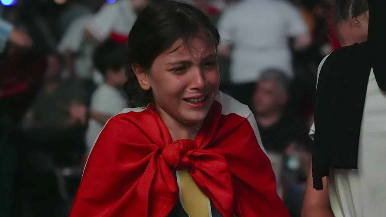 Dev ekranlar kuruldu, milyonlar ekran başında ter döktü - 4. Resim