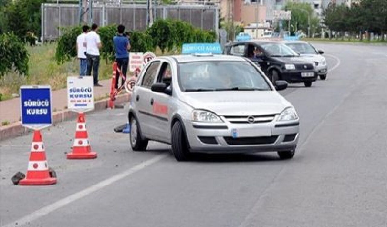 Ehliyet alacaklar dikkat! Sınav sistemi yenileniyor: Sürücüleri en çok zorlayan uygulama değişecek - 3. Resim