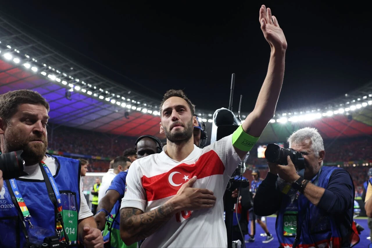 Hakan Çalhanoğlu'dan yenilgi sonrası ilk paylaşım! "Şimdi tek yapmamız gereken şey..."