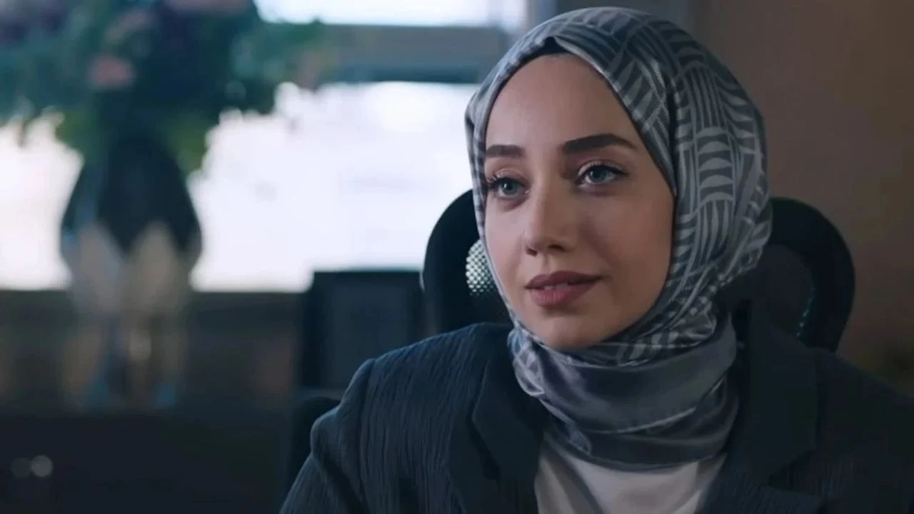 Kızılcık Şerbeti dizisinin tekrarı 7 Temmuz Pazar günü saat 15.30'da yayınlanıyor - 1. Resim