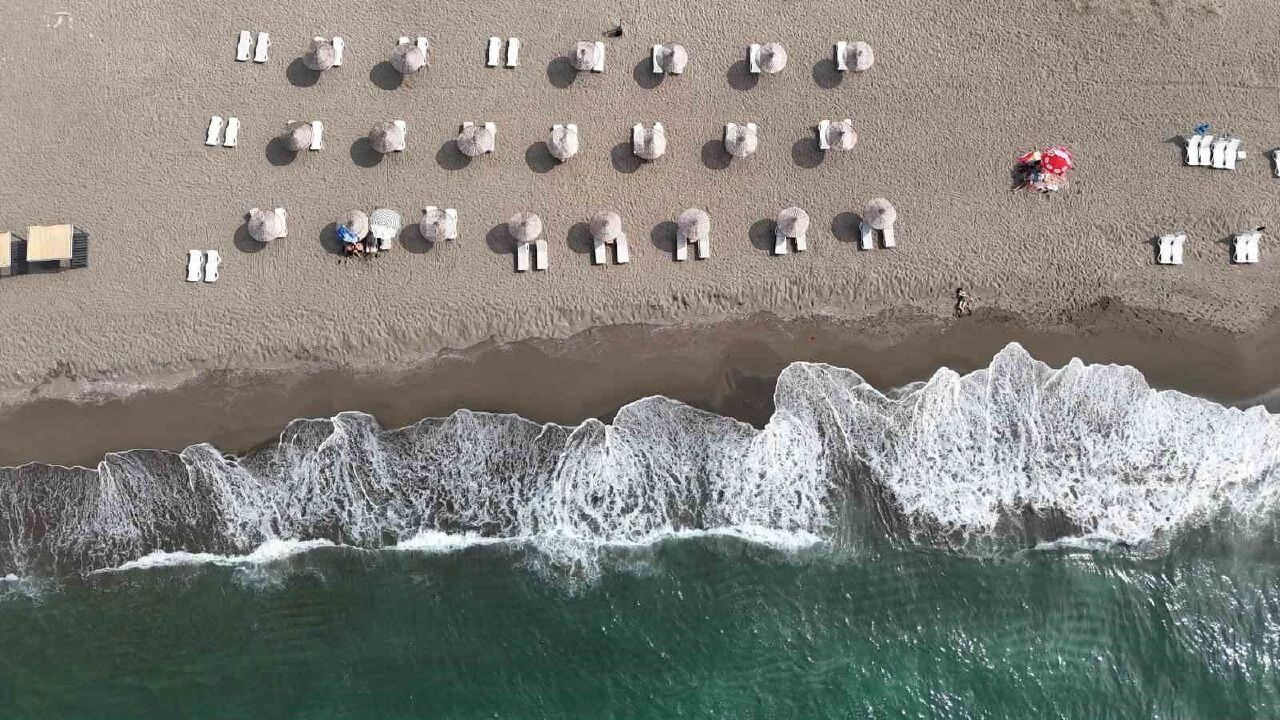 Sakarya ve Samsun'da olumsuz deniz durumu nedeniyle denize girmek yasaklandı