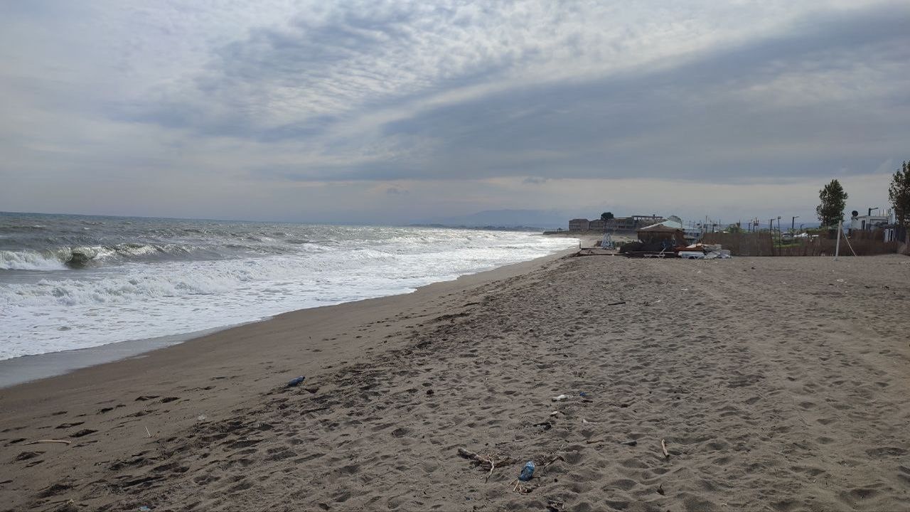 Sakarya ve Samsun&#039;da olumsuz deniz durumu nedeniyle denize girmek yasaklandı