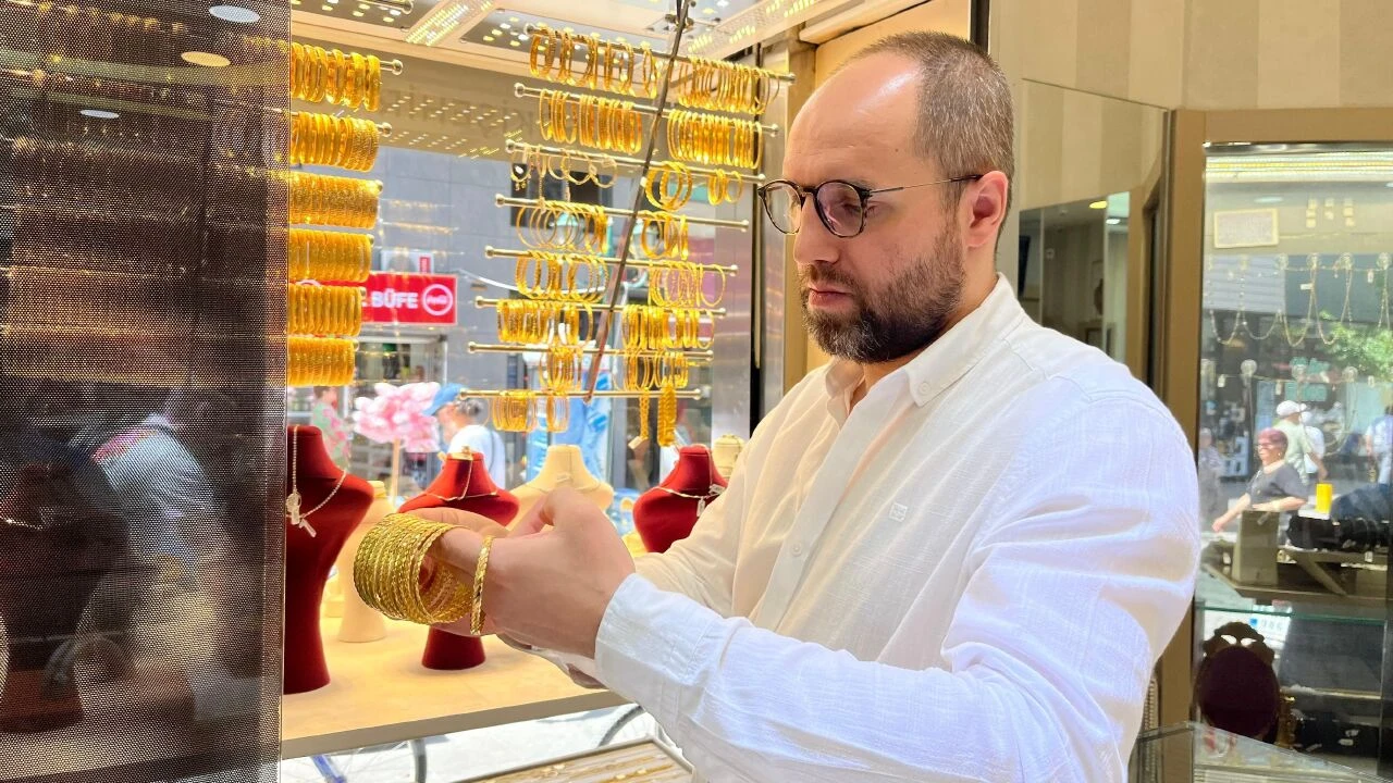 Yatırım yapacaklar gram altını 24 ayar mı 22 ayar mı almalı? Kuyumcular cevap verdi