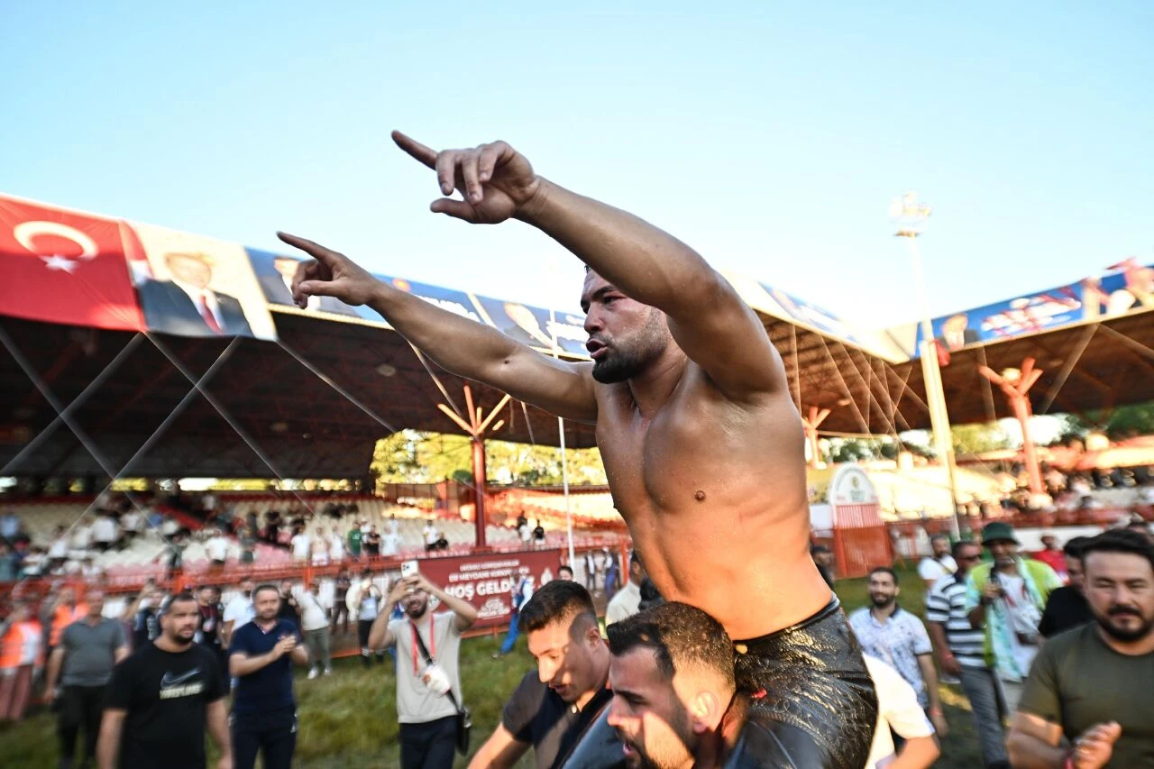 Yusuf Can Zeybek Kırkpınar Yağlı Güreşlerinde ikinci kez başpehlivan oldu - 2. Resim