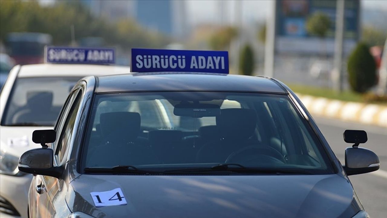 Direksiyon sınavında standartlar yükseltiliyor: Sürücü adaylarına park manevrasında iki deneme hakkı tanınacak