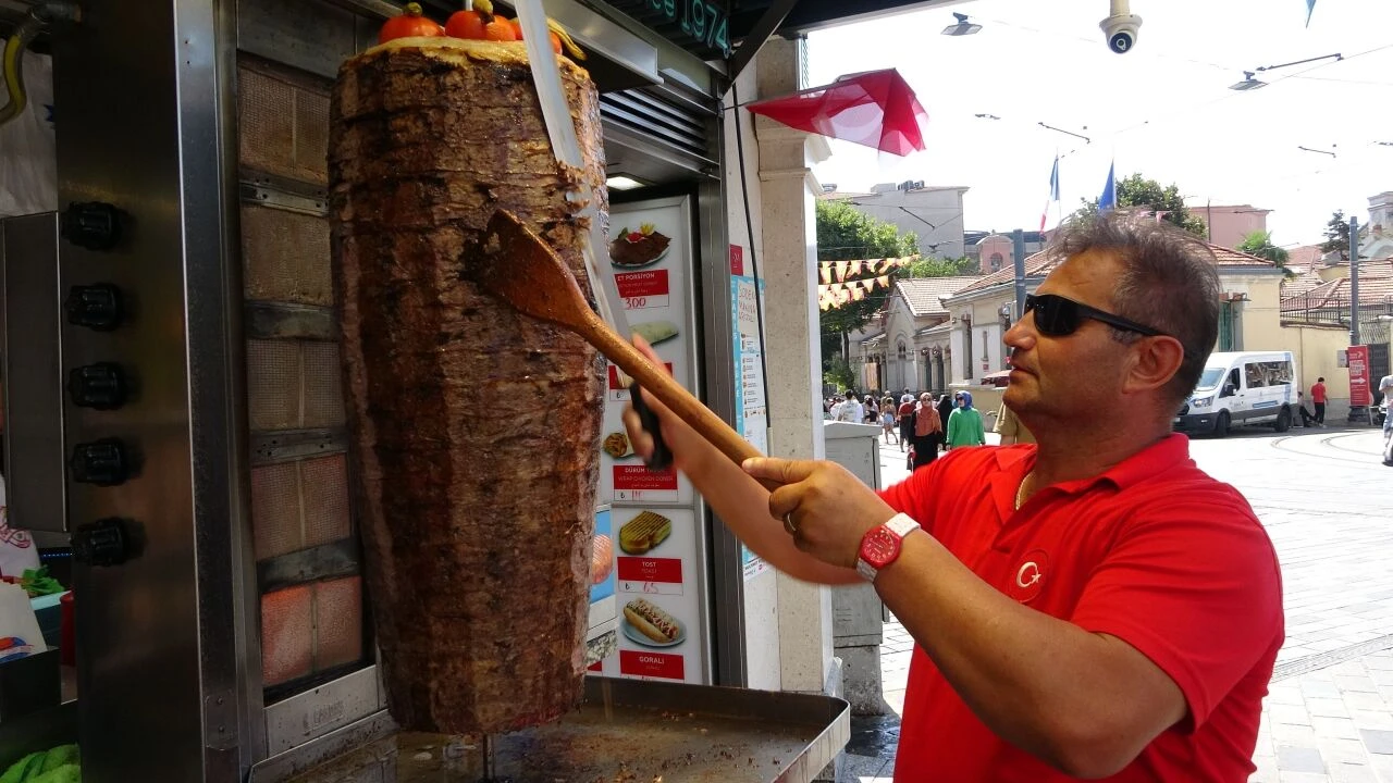 İstanbul sıcak havayla kavruluyor! "100 derece olarak hissediyoruz"