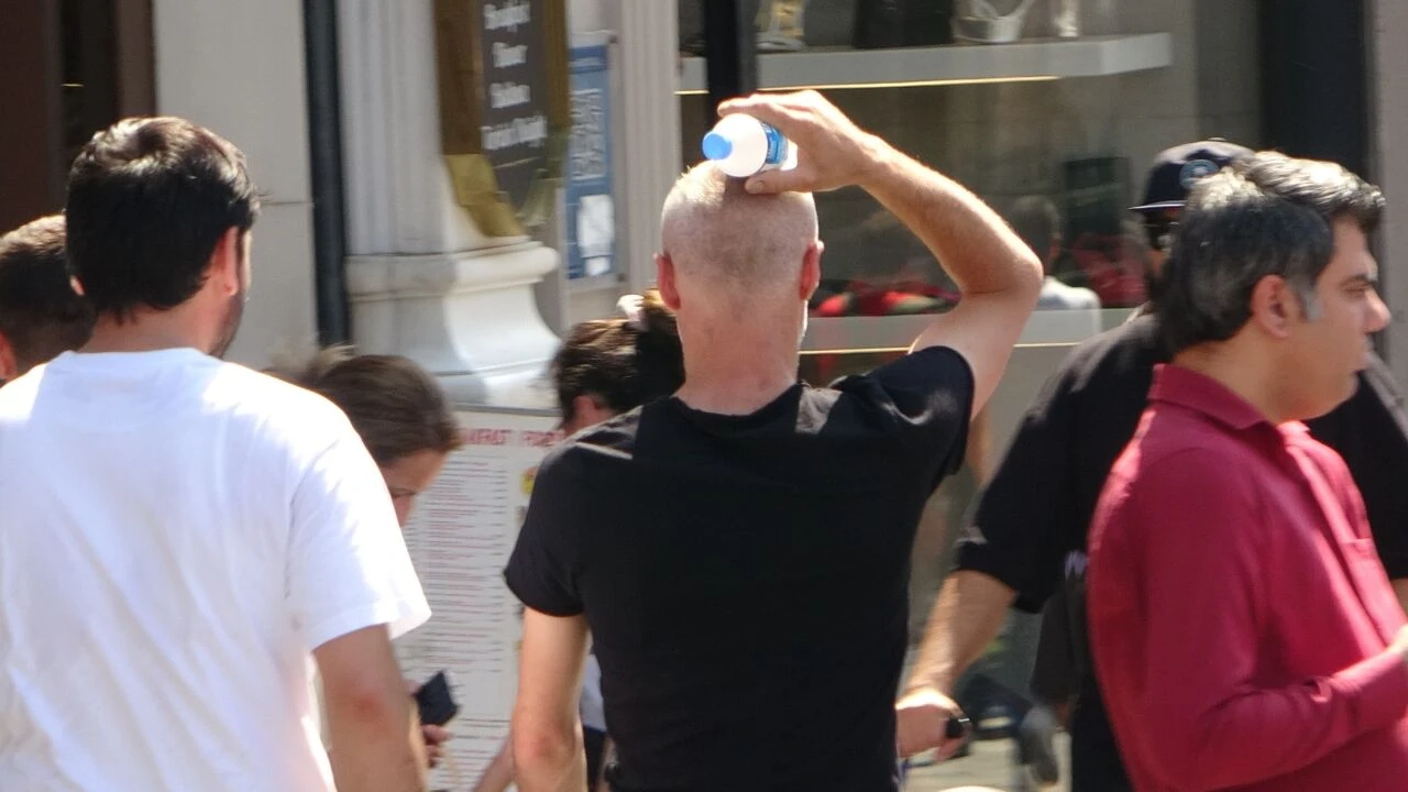 İstanbul sıcak havayla kavruluyor! "100 derece olarak hissediyoruz"