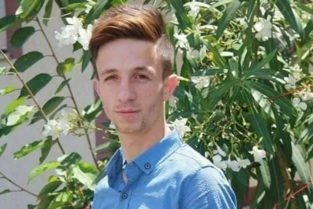 Kadıköy sahilinde Cihan Aymaz'ı istek şarkısını söylemediği için öldüren kişinin cezası belli oldu