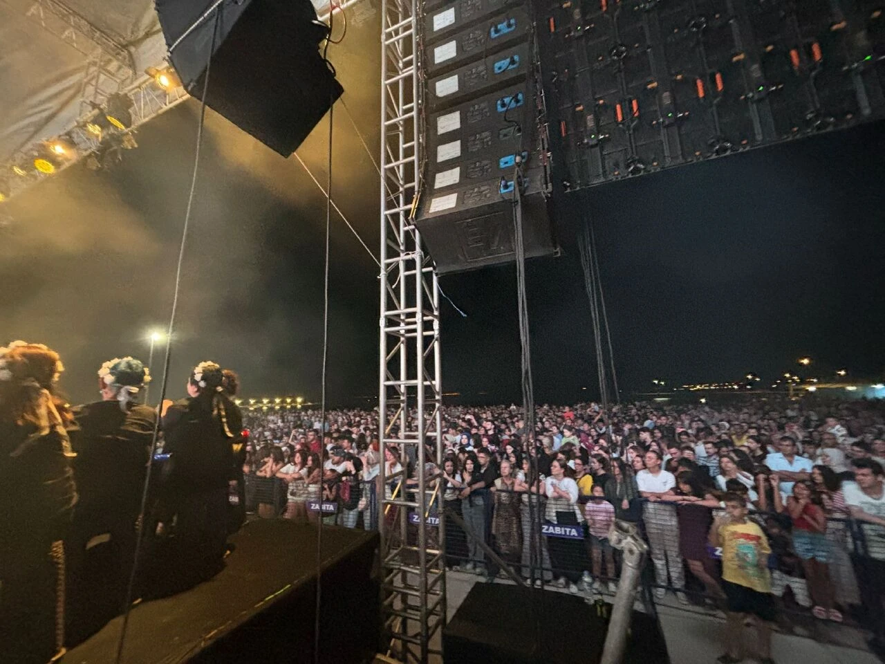 Konsere dakikalar kala ilçeyi terk etti! Merve Özbey'den şoke eden hareket