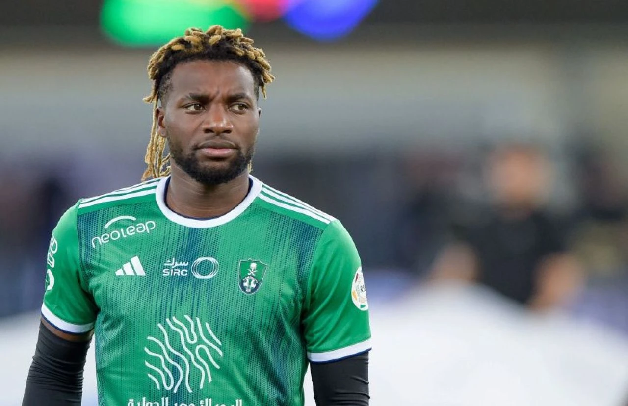 Allan Saint-Maximin'den üst üste paylaşımlar: Fenerbahçe için gemileri yaktı!