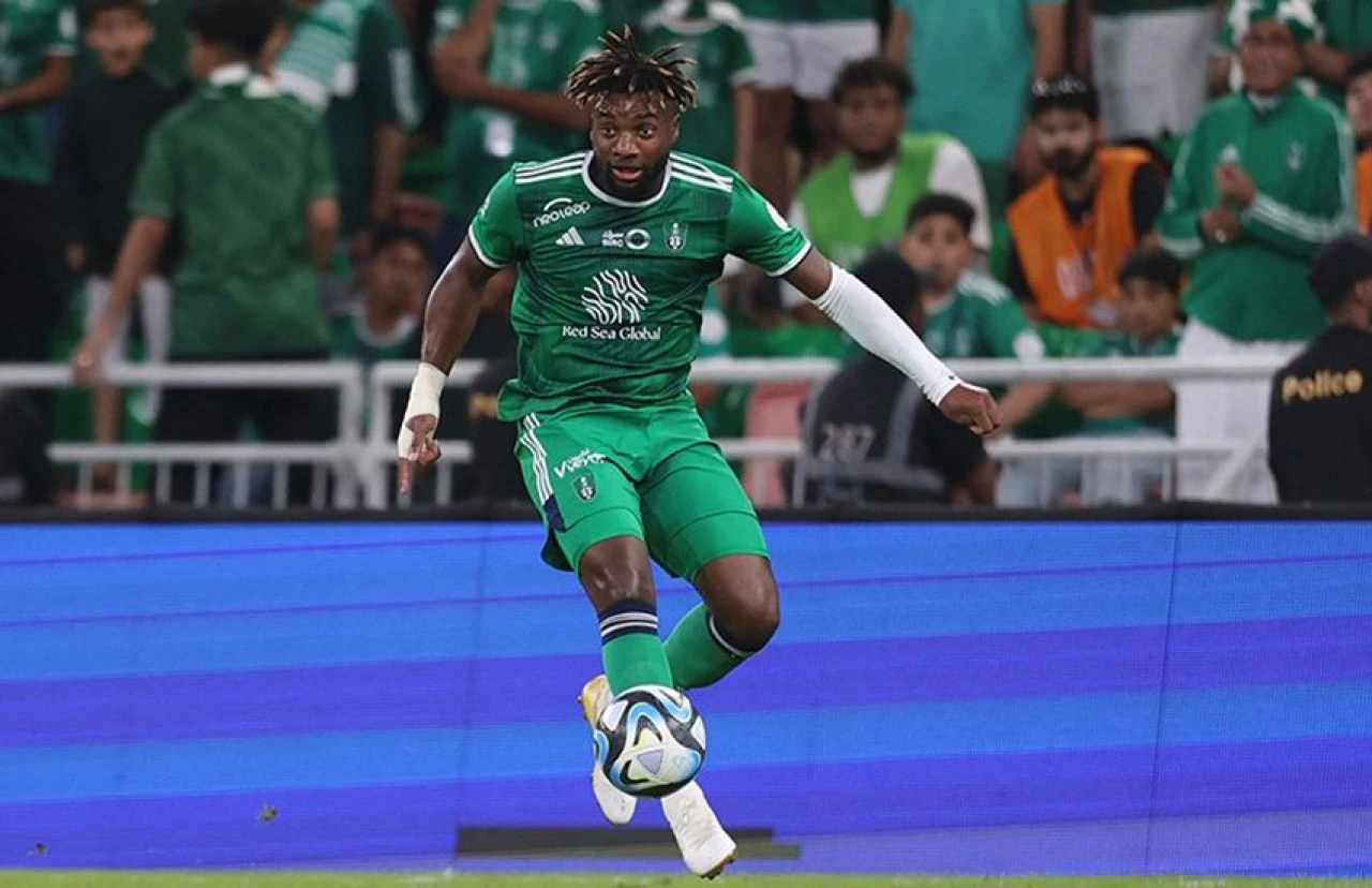 Allan Saint-Maximin'den üst üste paylaşımlar: Fenerbahçe için gemileri yaktı!