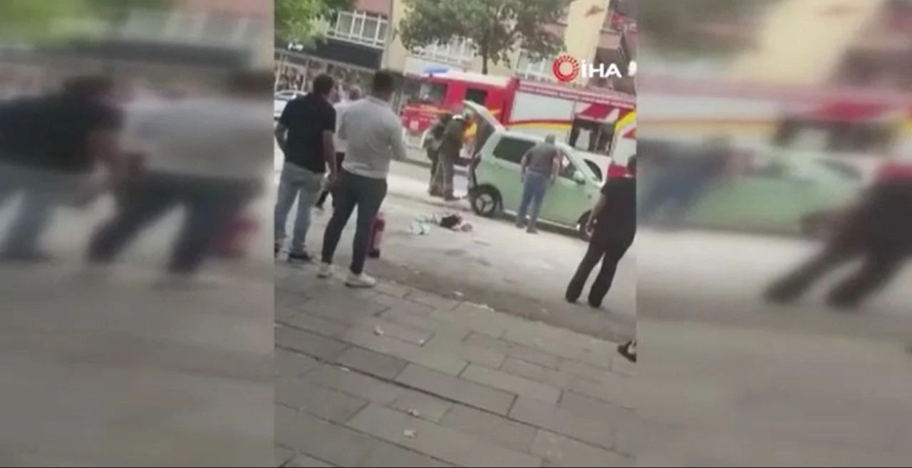 Ankara'da minik elektrikli araç bir anda alev aldı! Yoldan geçenler müdahale etti