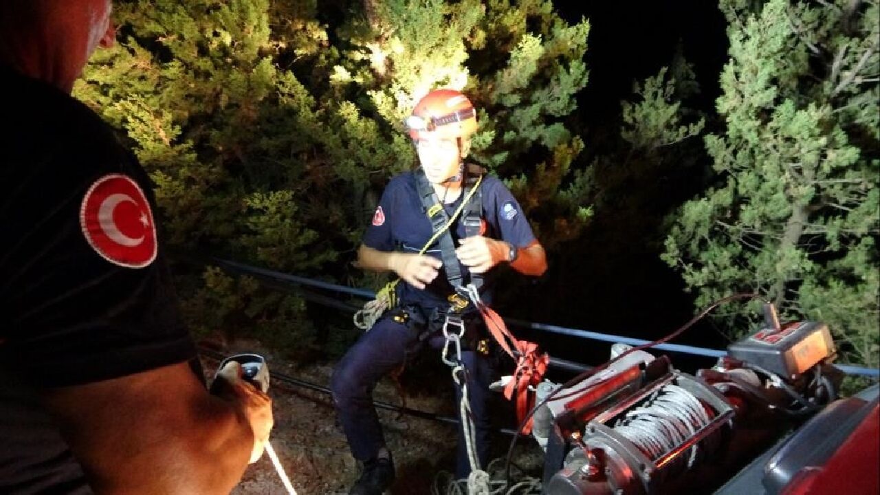 Antalya'da kahreden olay! Karı-koca uçurumdan aşağıya uçtu - 2. Resim