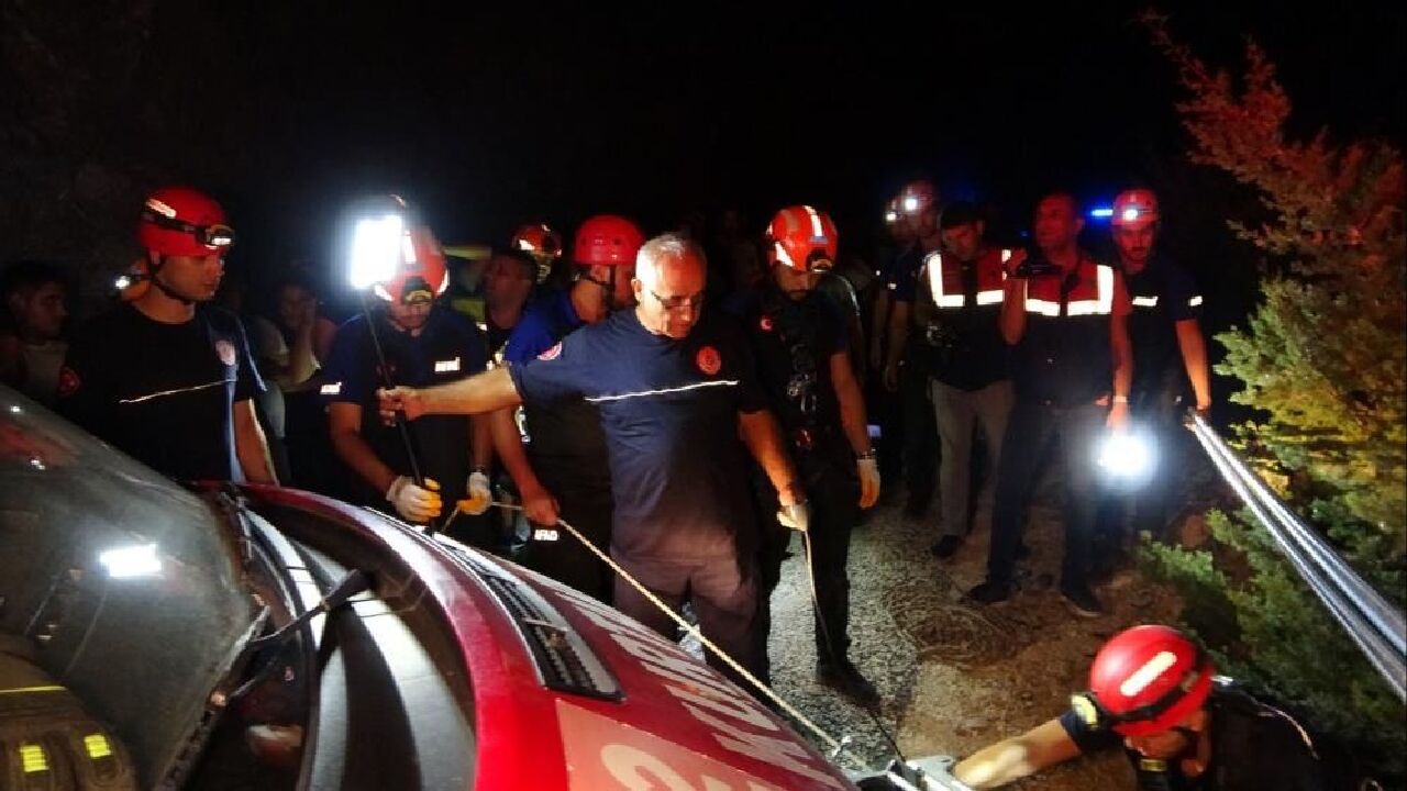 Antalya'da kahreden olay! Karı-koca uçurumdan aşağıya uçtu - 1. Resim