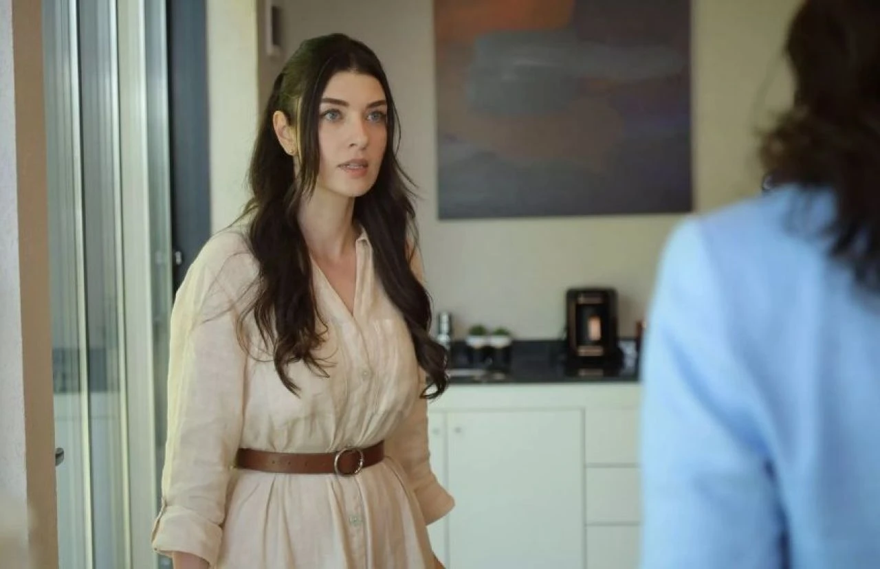 Aslıhan Güner sesiyle mest etti! “Keklik Gibi” şarkısını Yalan dizisinde söyledi