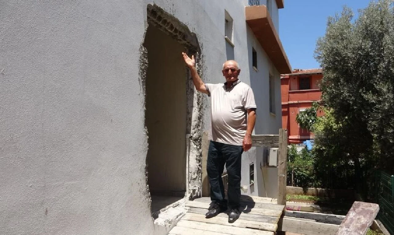 Görünce hayatlarının şokunu yaşadılar: İnatçı müteahhit apartmanın giriş kapısına duvar ördü - 3. Resim